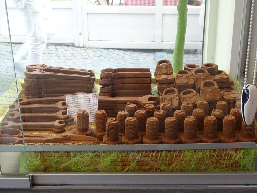 10 best things to do in Bruges Belgium chocolates