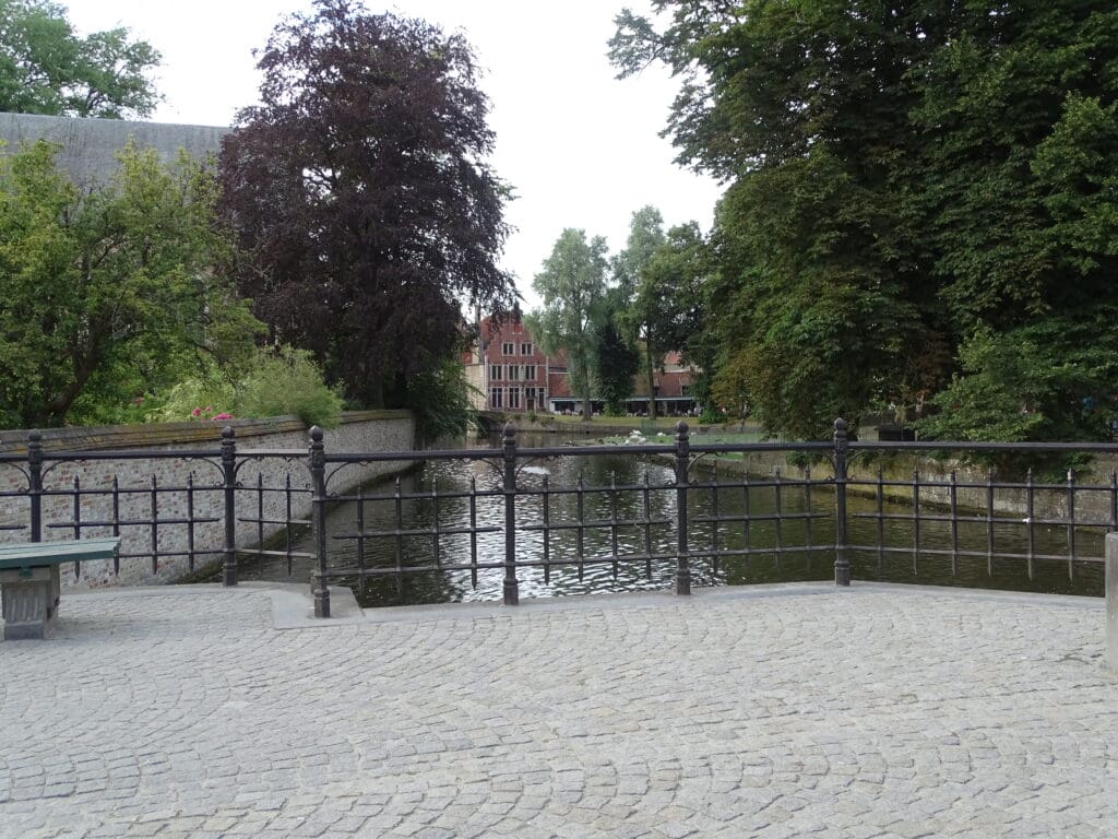 10 best things to do in Bruges Belgium Lake of Love