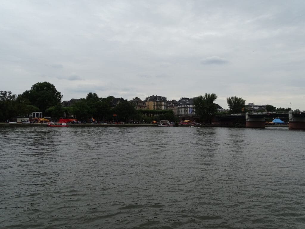 Walking along the Main river